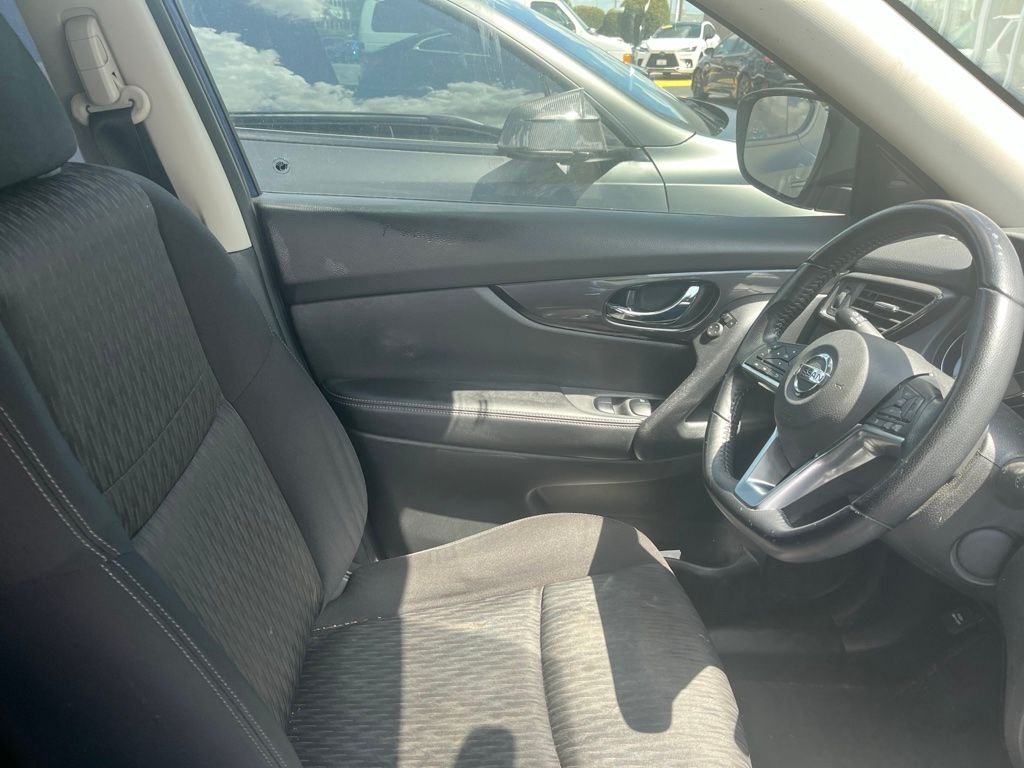 Used 2020 Caspian Blue Metallic Nissan SV image 4