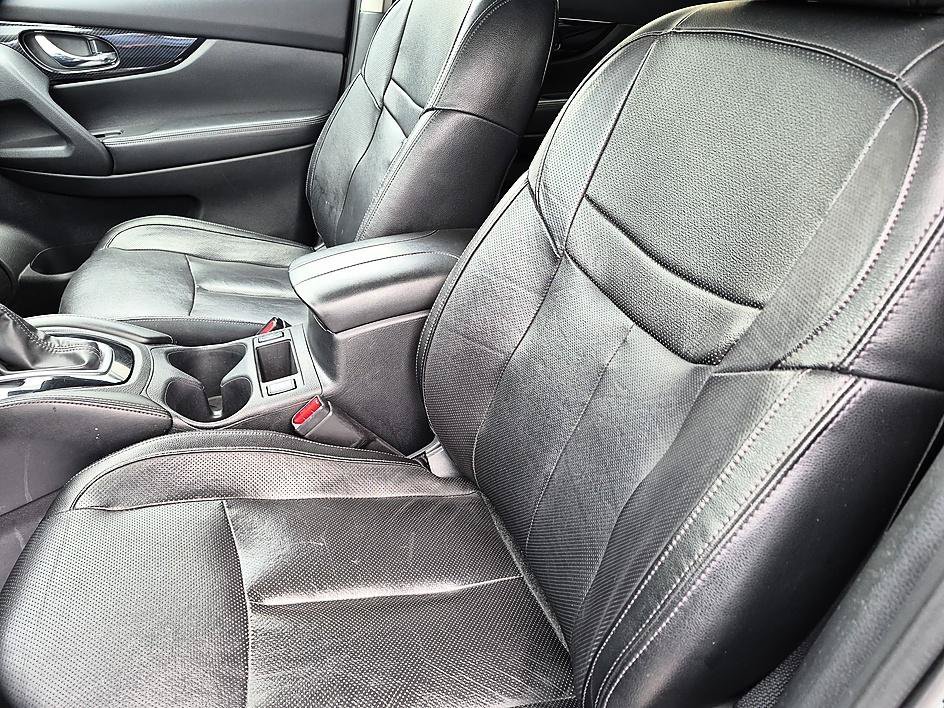 Used 2020 Magnetic Black Pearl Nissan SL image 15