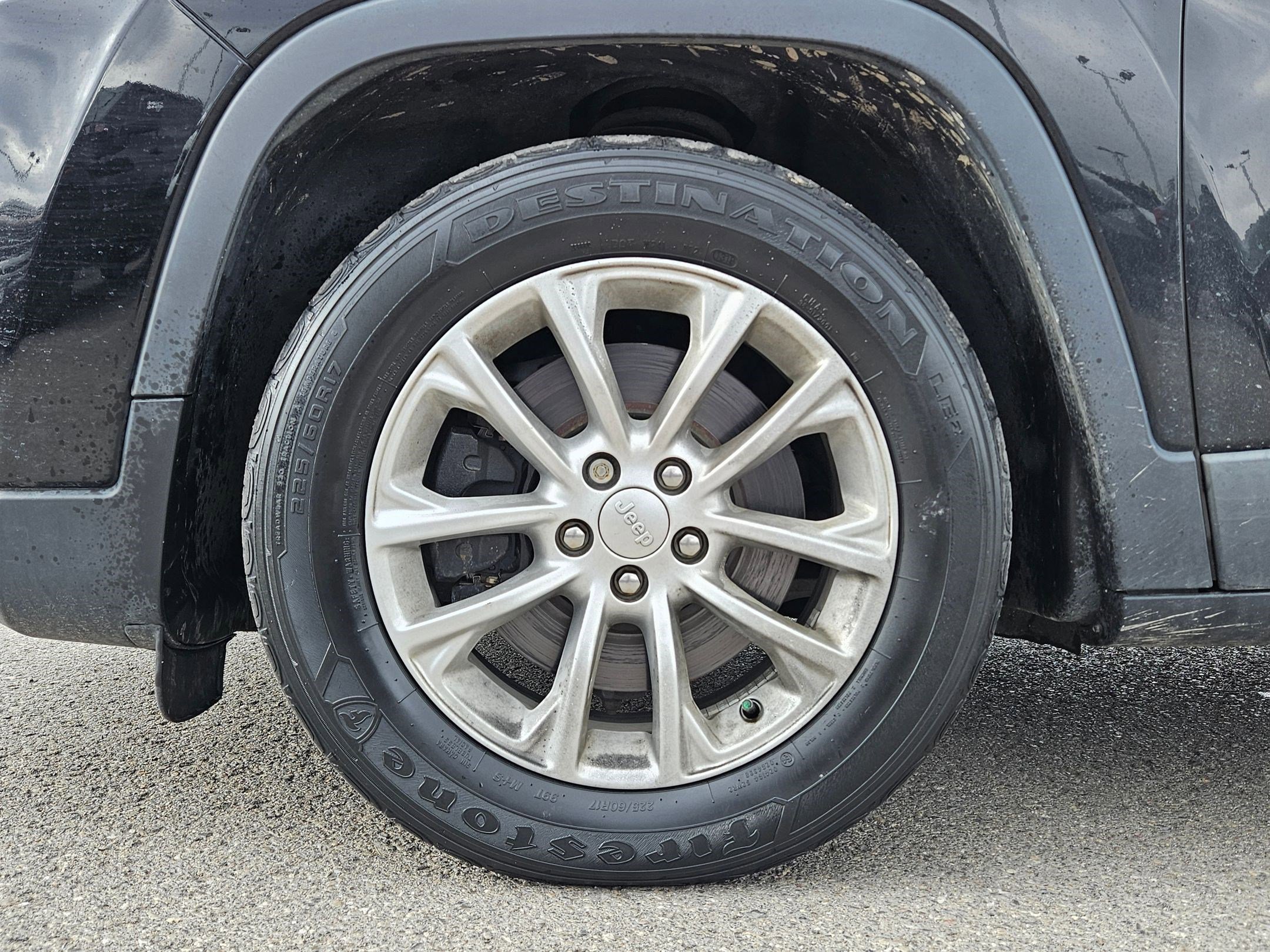 Used 2020 Diamond Black Crystal Pearlcoat Jeep Latitude image 11