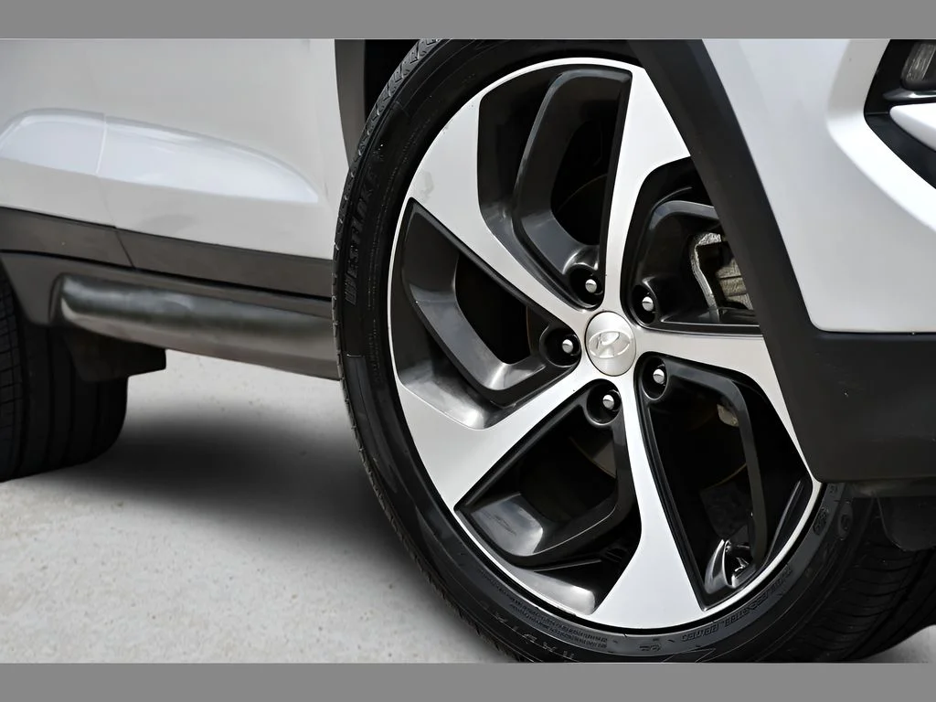 Used 2016 Chromium Silver Hyundai Limited image 11