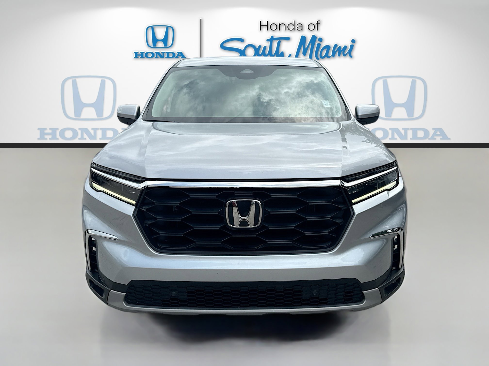 Used 2024 Lunar Silver Metallic Honda EX-L 8 Passenger image 2