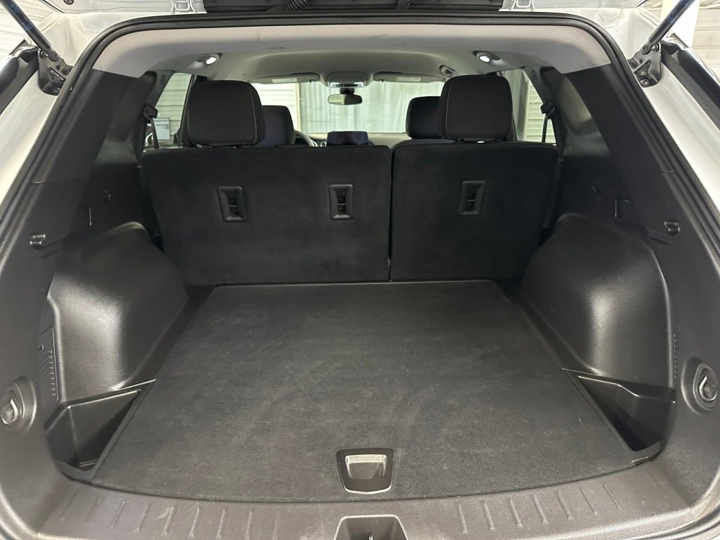 Used 2025 Summit White Chevrolet LT image 24