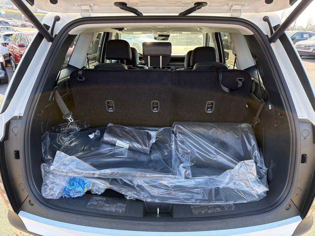 New 2026 White Hyundai SEL FWD image 18