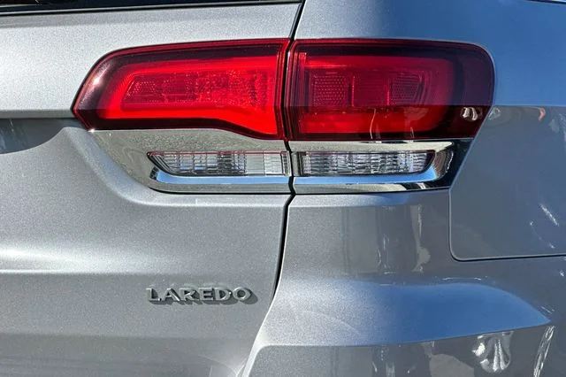 Used 2021 Silver Jeep Laredo E image 35