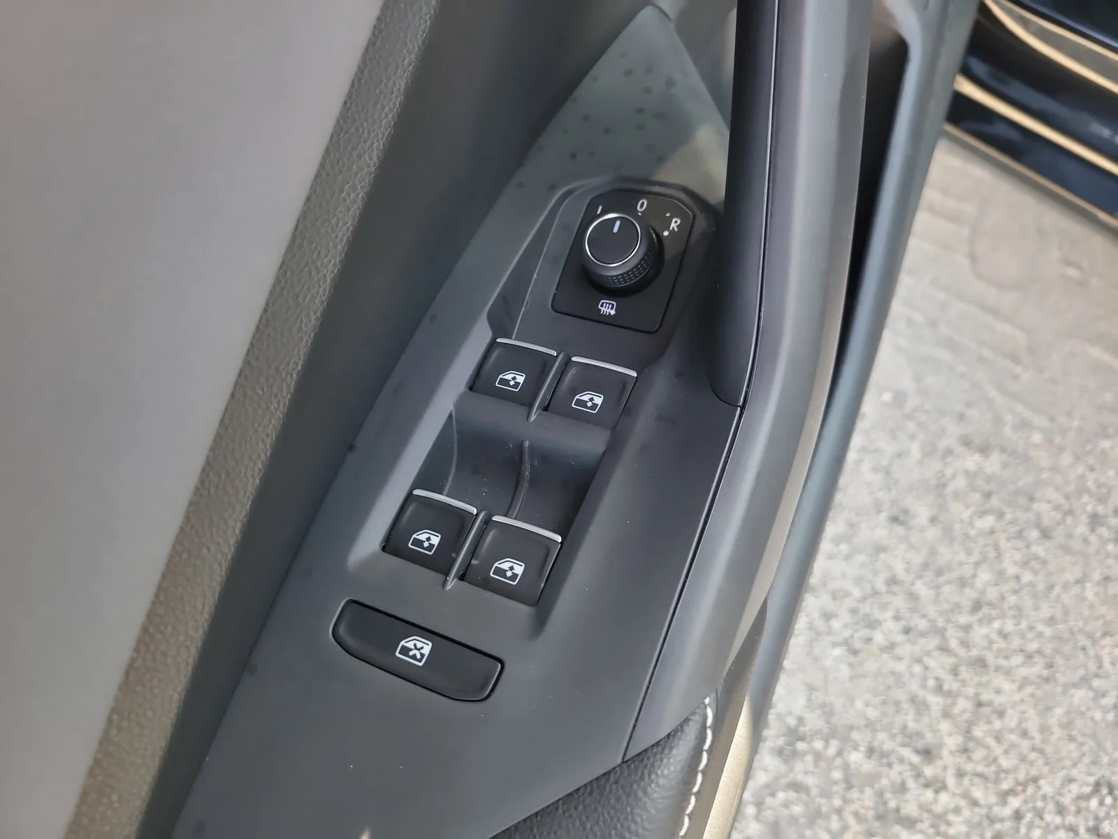 New 2026 Deep Black Pearl Volkswagen 1.5T SE image 16