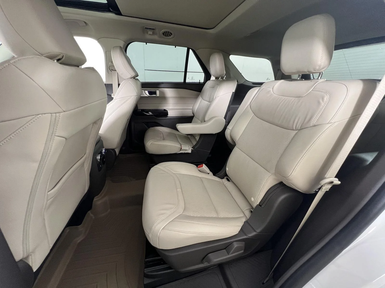 Used 2022 Star White Metallic Tri-Coat Ford Platinum image 23