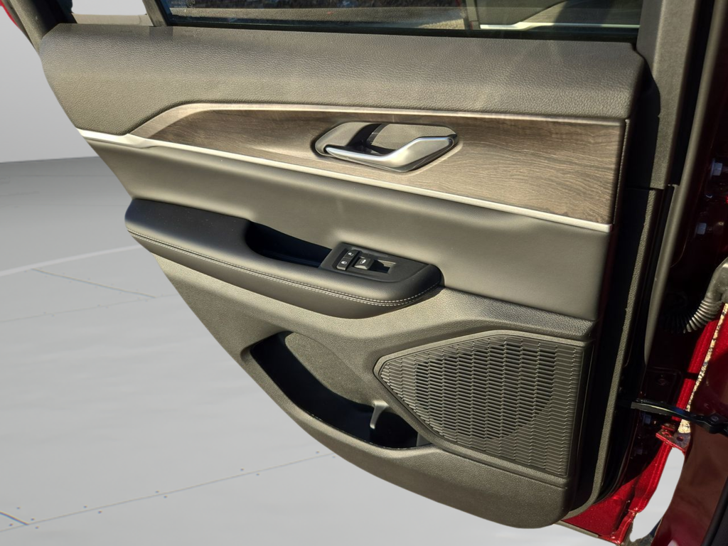 New 2026 Velvet Red Pearl-Coat Exterior Paint Jeep Altitude image 26