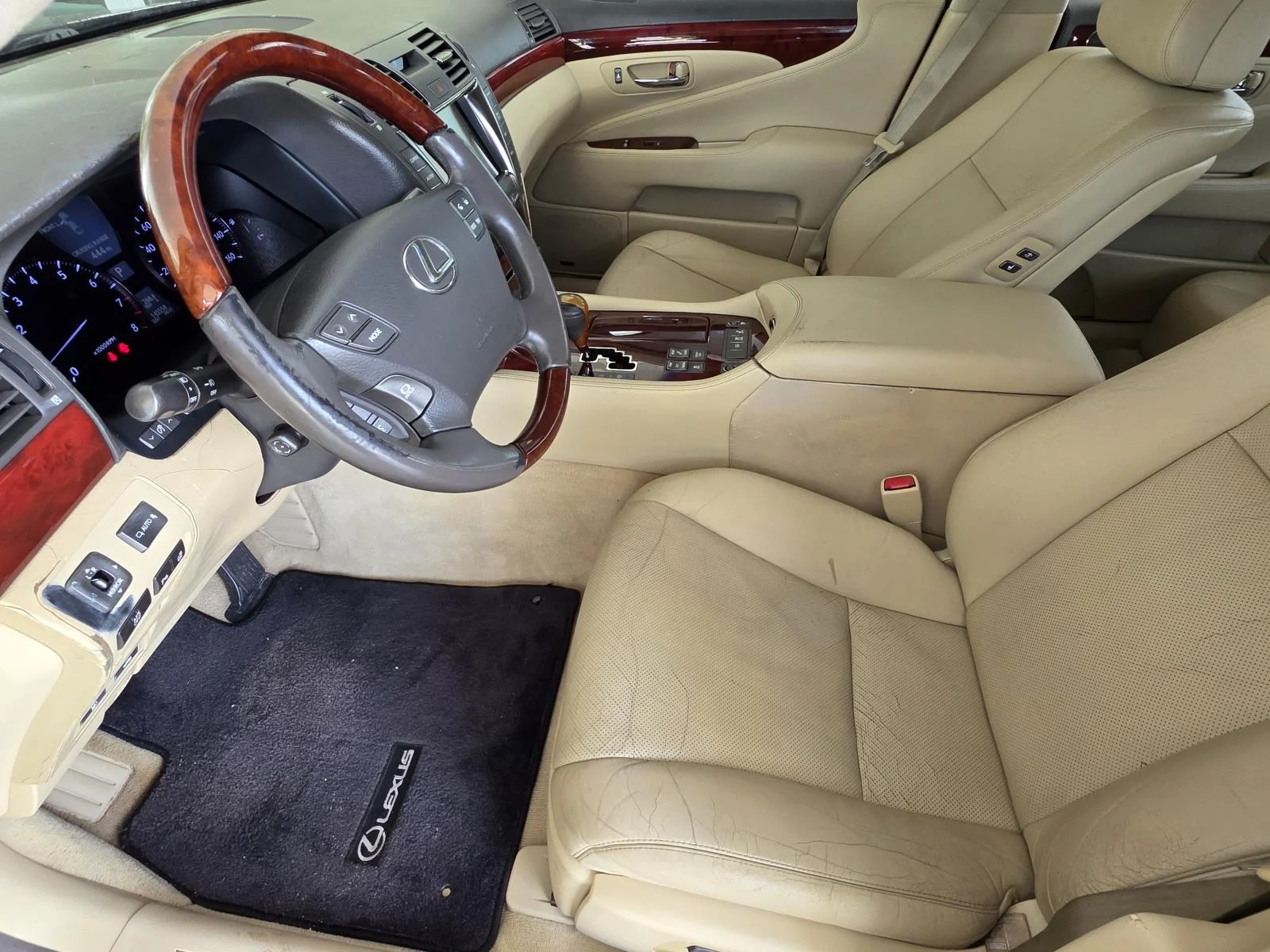 Used 2008  Lexus 460 L image 6