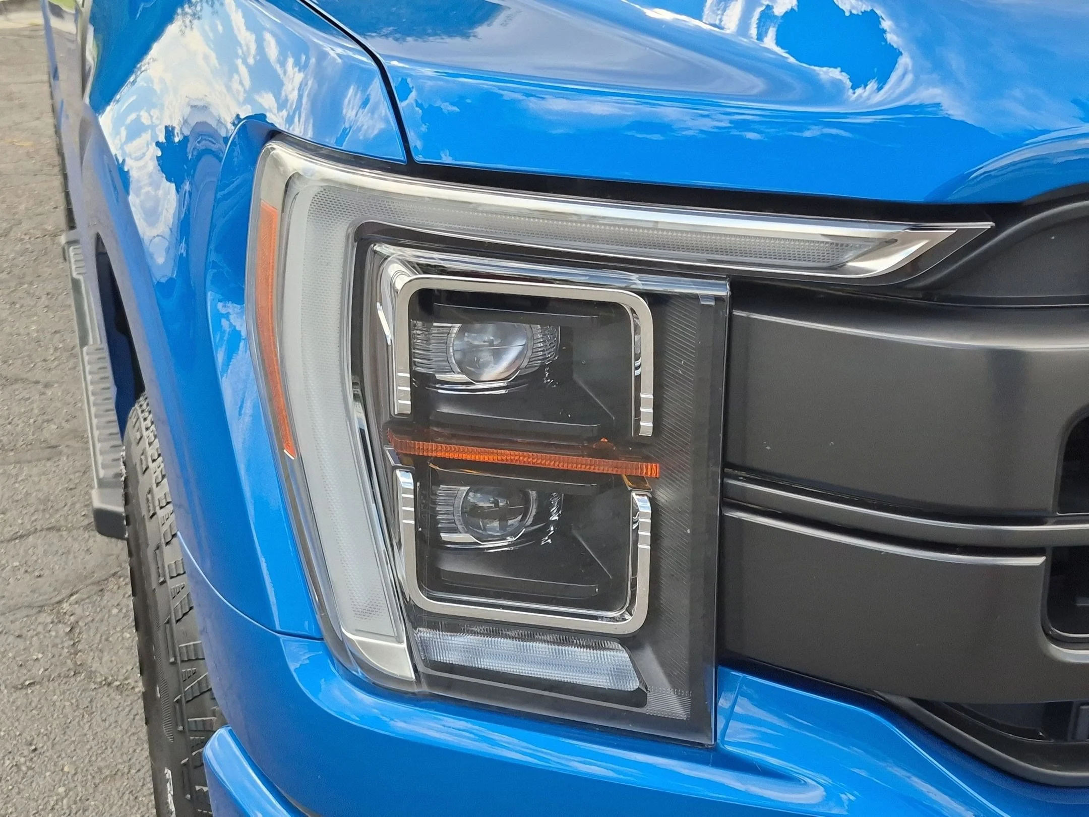 Used 2021 Blue Metallic Ford LARIAT image 10