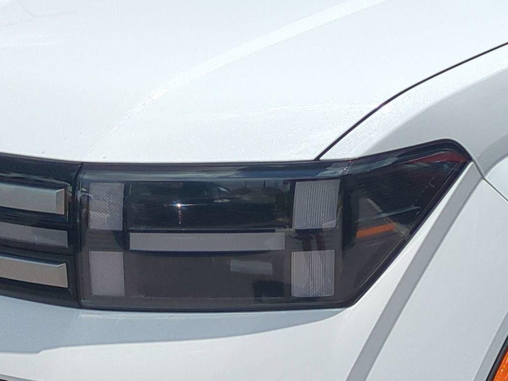 New 2027 White Hyundai SEL FWD image 10