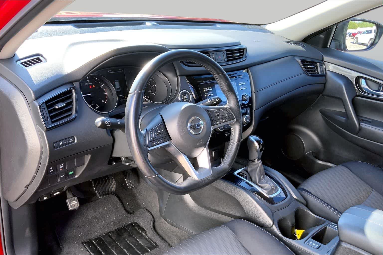 Used 2017 Palatial Ruby Nissan SV image 17
