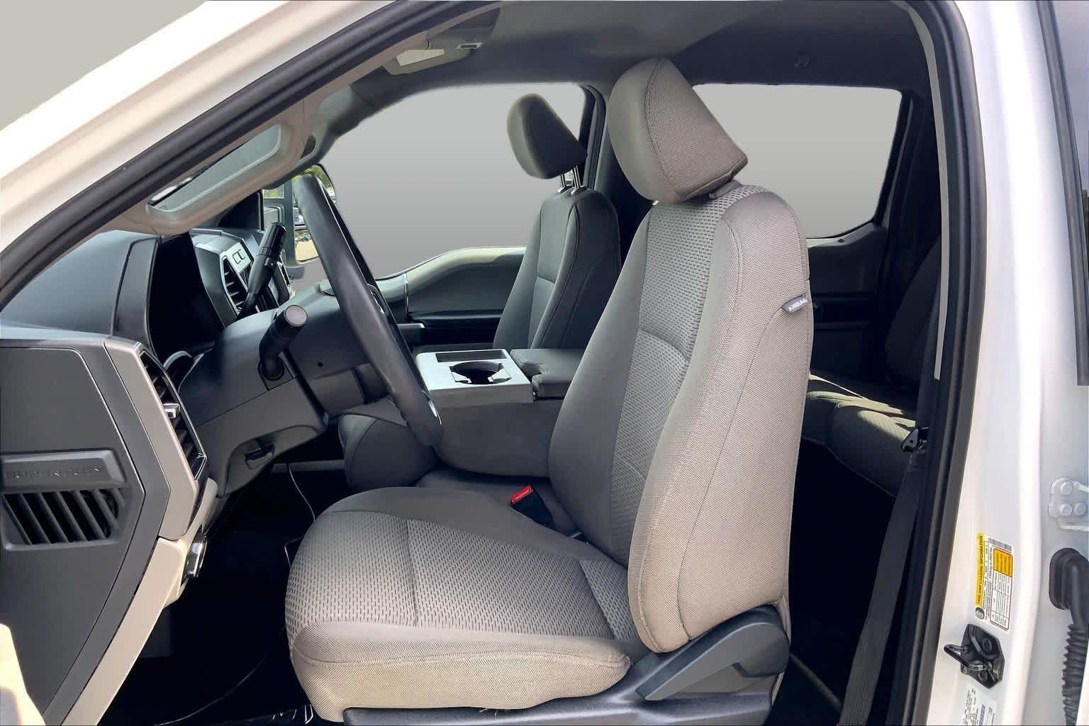 Certified Used 2022 Oxford White Ford XLT image 9