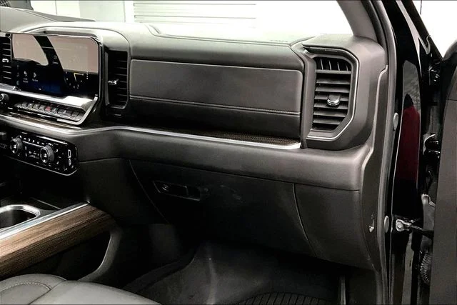 Used 2025 Black Chevrolet RST image 19