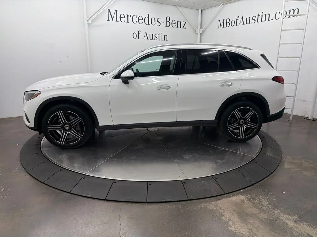 New 2027 White Mercedes-Benz GLC 300 image 4