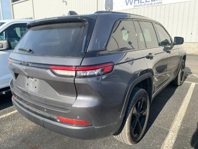 Used 2022 Gray Jeep Altitude image 2