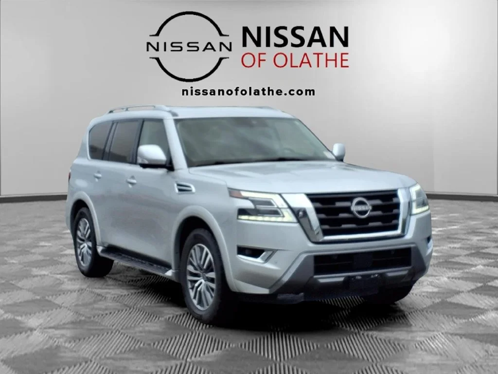 Used 2024 Silver Nissan SL image 33