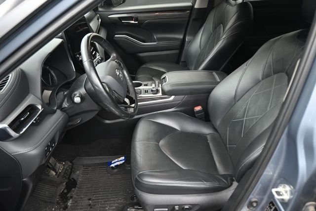 Used 2021 Blue Toyota Platinum image 21
