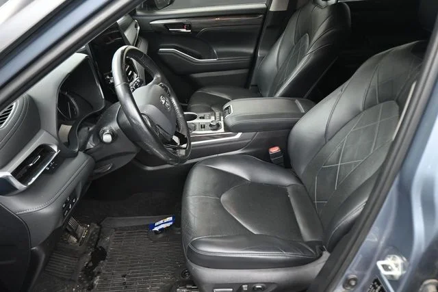 Used 2021 Blue Toyota Platinum image 21
