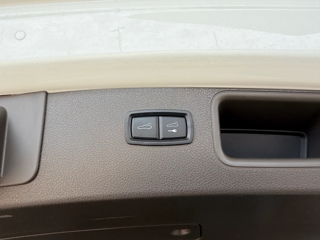 Used 2019 White Porsche S image 30
