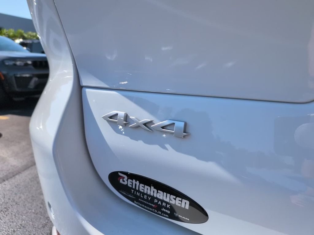 New 2026 Bright White Clearcoat Jeep Laredo X image 7