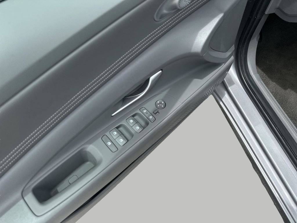 Used 2025 Fluid Metal Hyundai SEL Convenience image 16