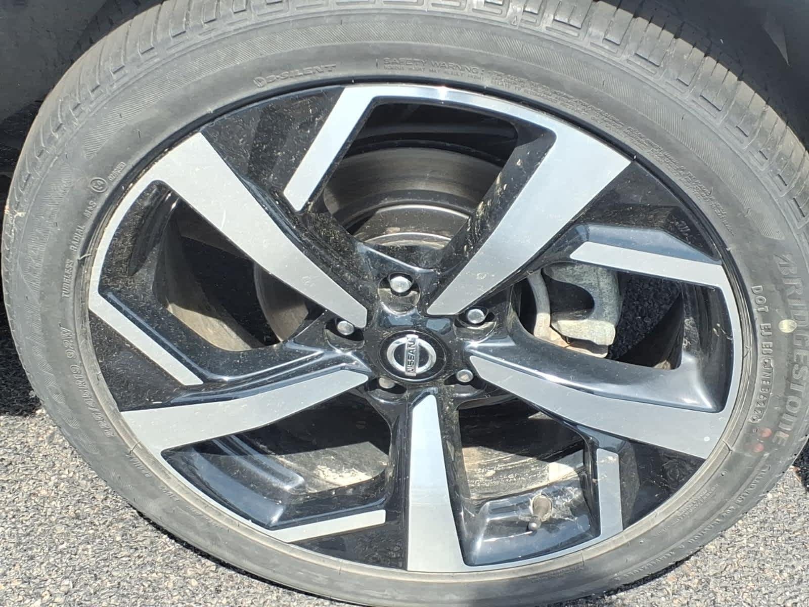 Certified Used 2022 Pearl White Tricoat Nissan SL image 9