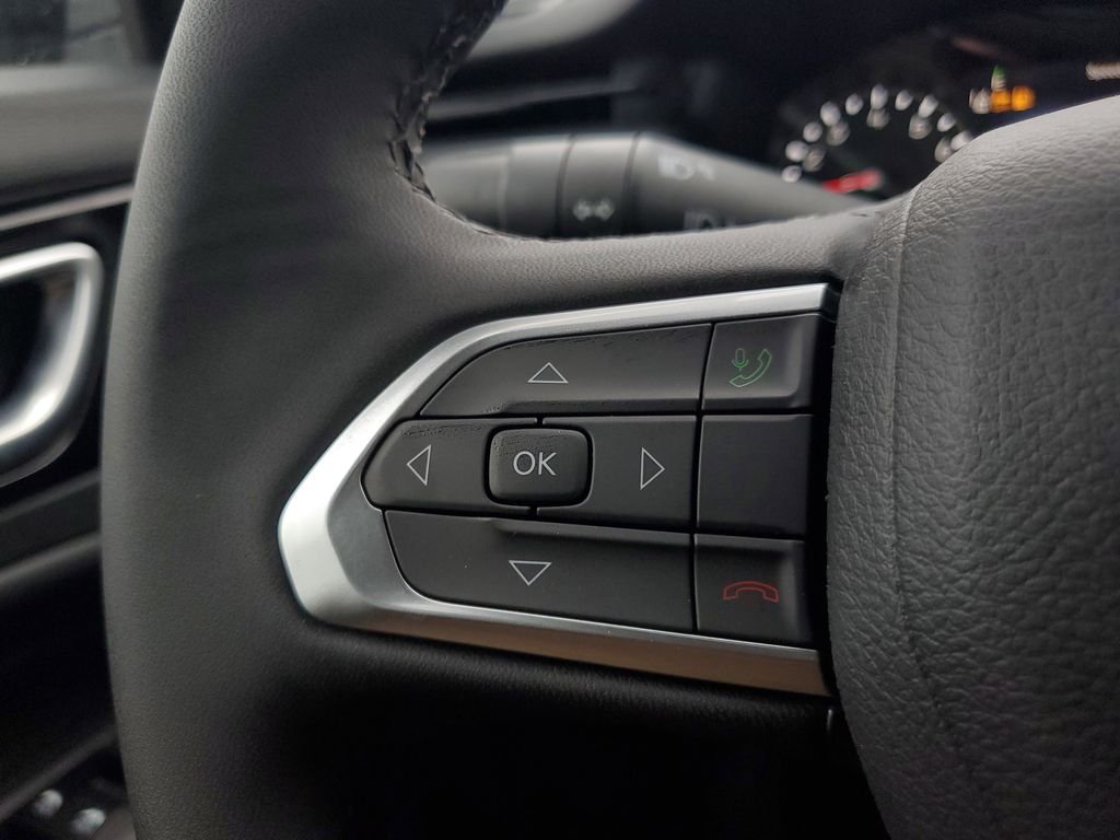 New 2026 Bright White Clearcoat Jeep Latitude image 20