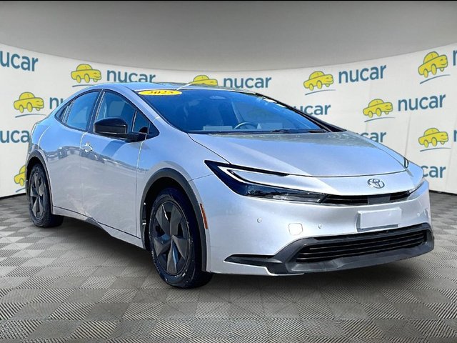 2025 Toyota Prius LE