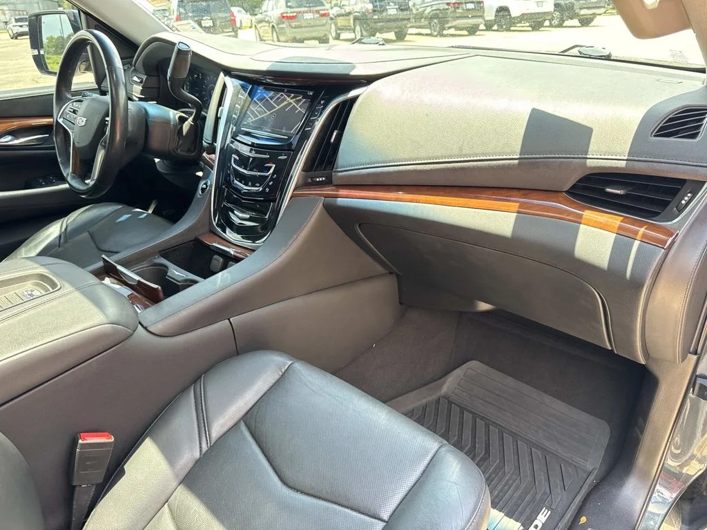 Used 2019 Gray Cadillac Luxury image 34