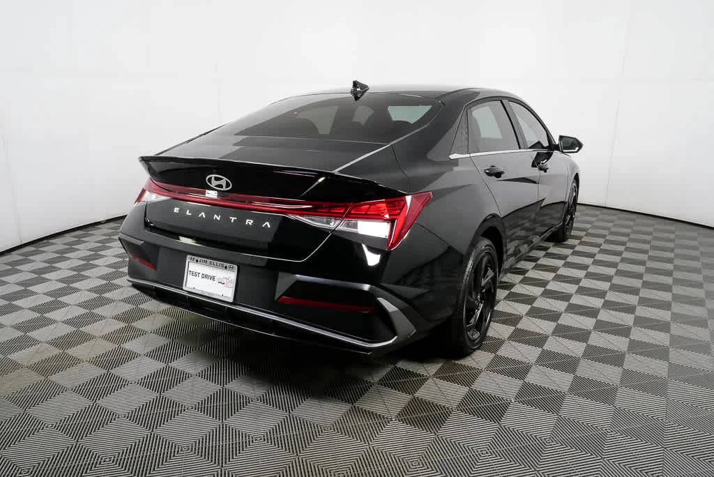 New 2026 Abyss Black Hyundai SEL Sport Premium image 3