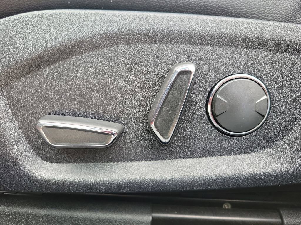 Used 2020 Red Ford SEL image 16
