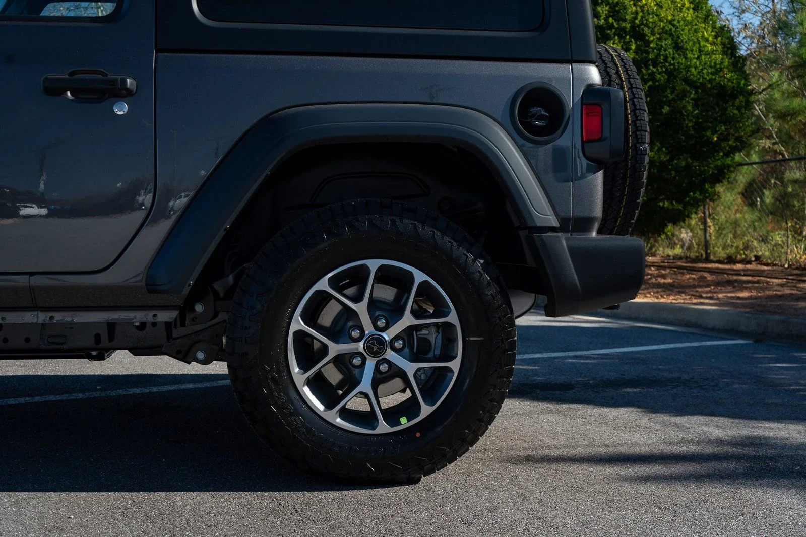 New 2026 Granite Crystal Metallic Clearcoat Jeep Sport S image 6