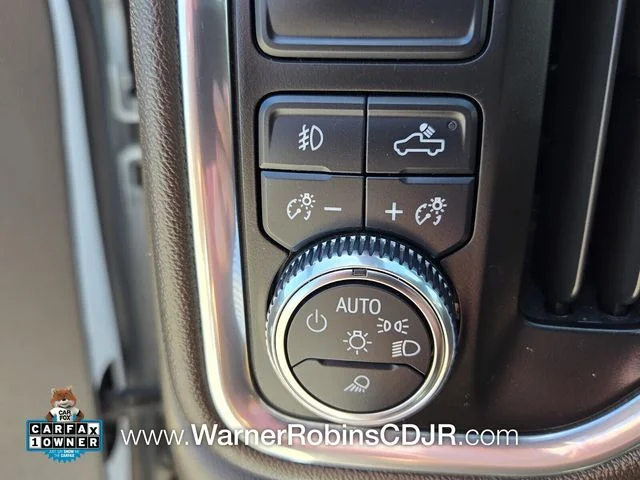 Used 2022 White GMC SLT image 31