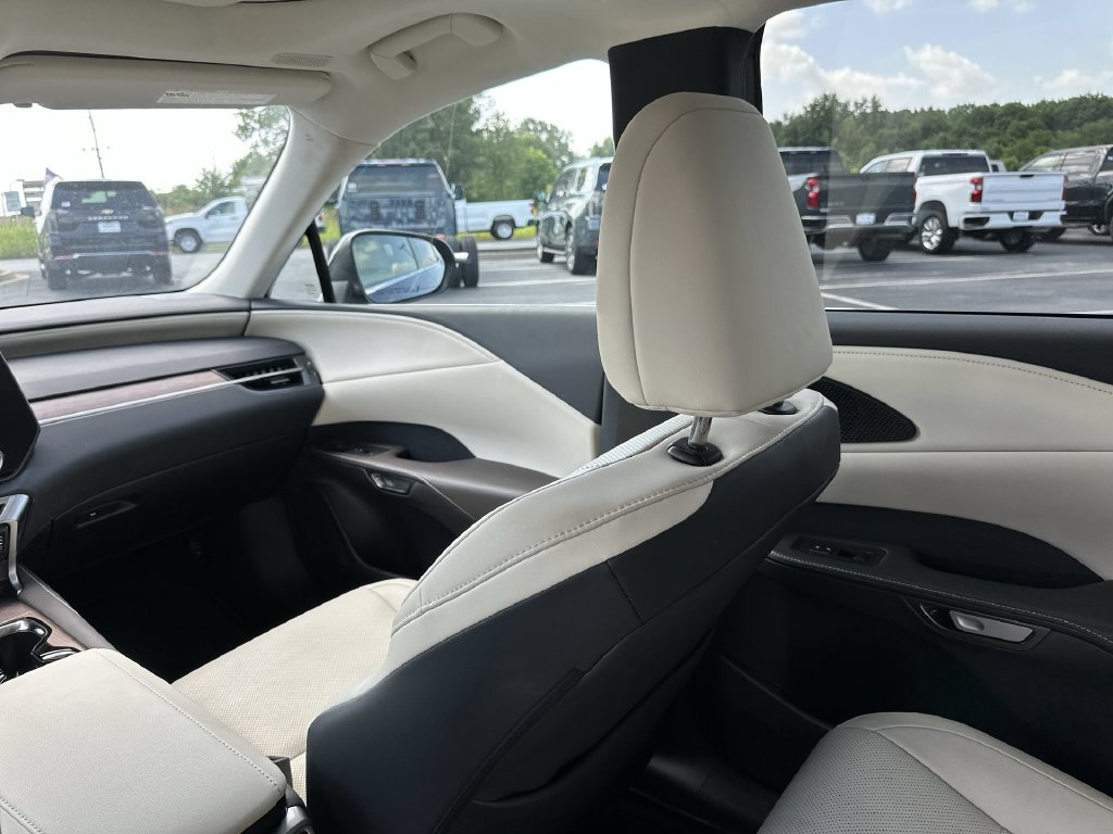 Used 2024  Lexus 350 Premium image 11