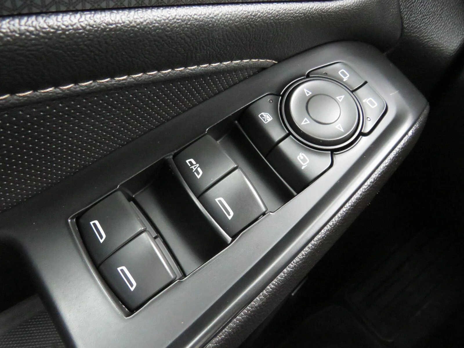Used 2023 IRIDESCENT PEARL TRICOAT Chevrolet Premier image 31