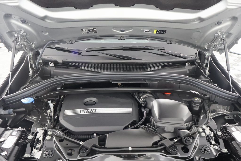 New 2026 Space Silver Metallic BMW xDrive28i image 9