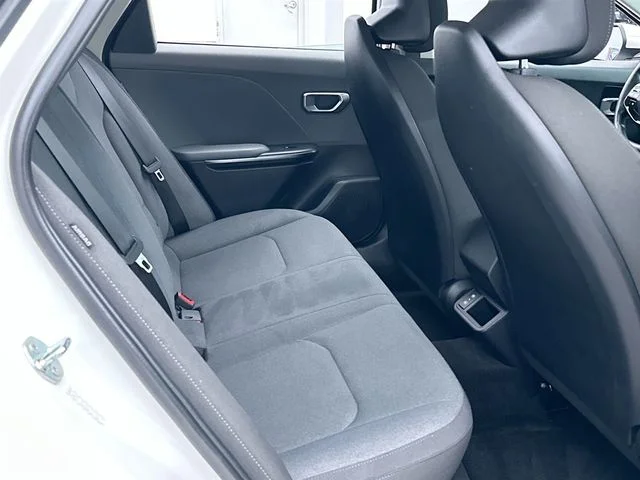Used 2025 White Kia LXS image 17