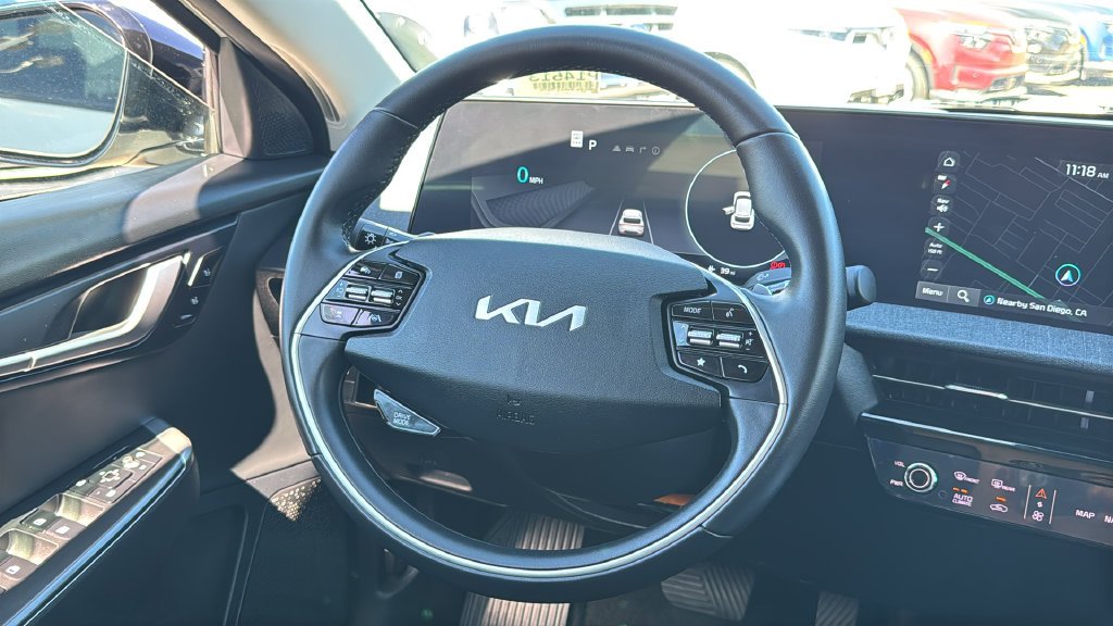 Used 2024 White Kia Light image 20