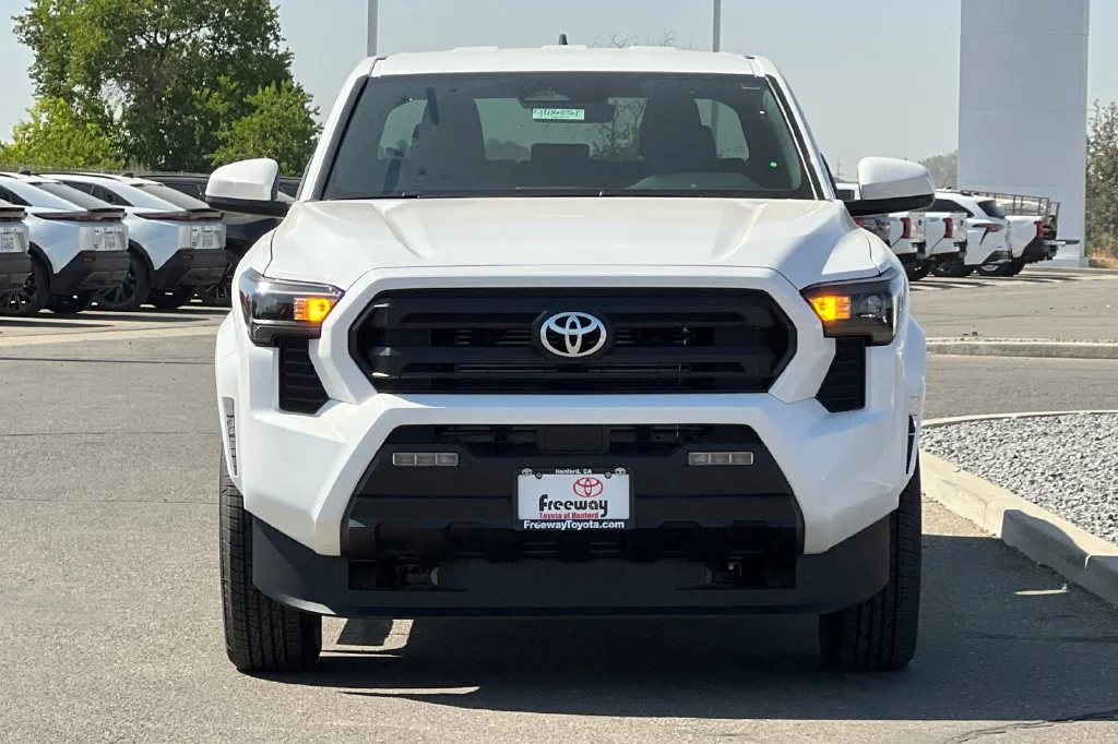 New 2026 Ice Cap Toyota SR5 image 9