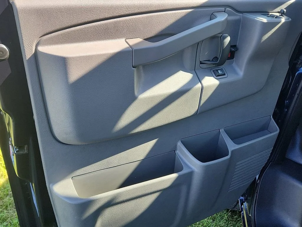 2025 Chevrolet Express Cargo Work Van - Photo 10