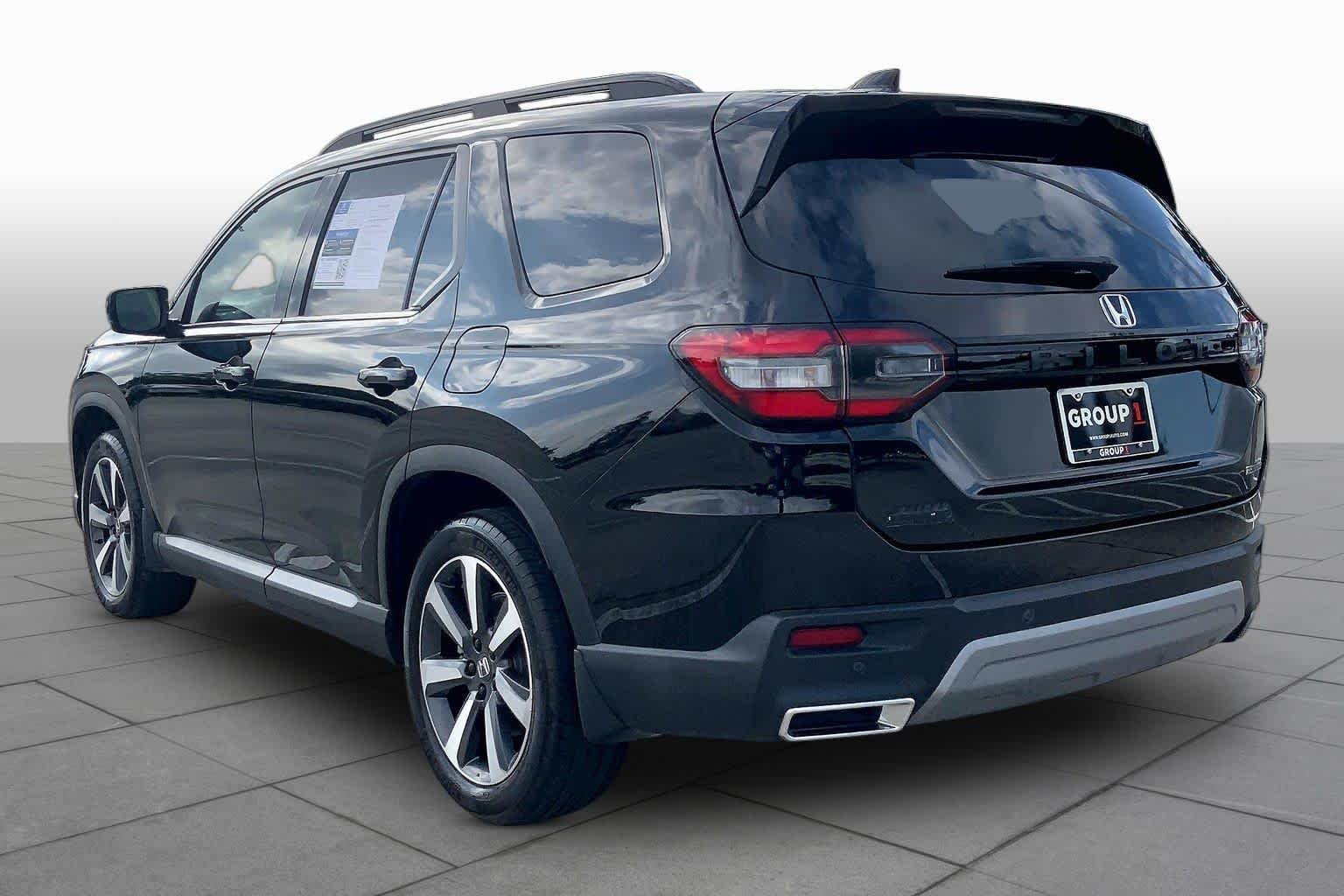 Used 2023 Crystal Black Pearl Honda Touring image 12
