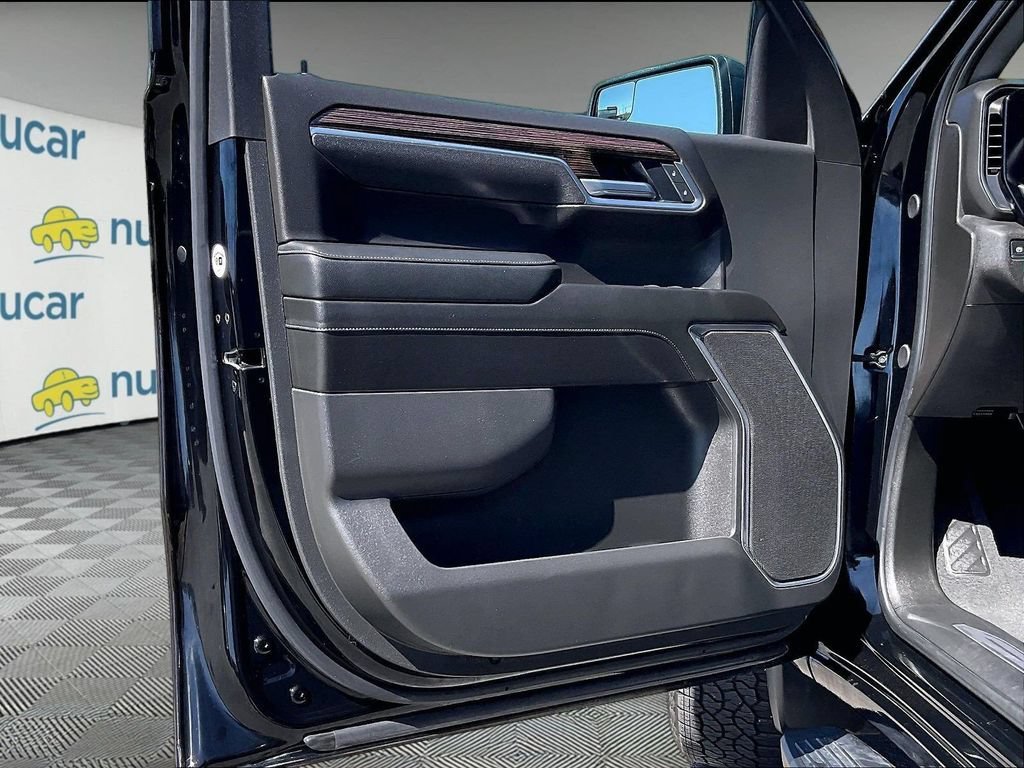 Used 2025 Onyx Black GMC Elevation image 9