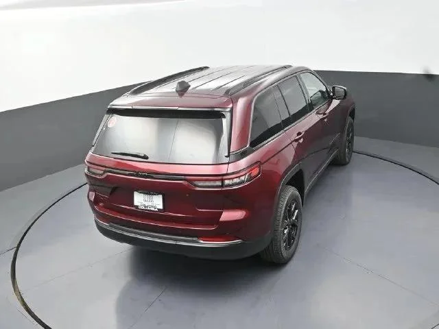 New 2026 Velvet Red Pearl-Coat Exterior Paint Jeep Laredo image 16