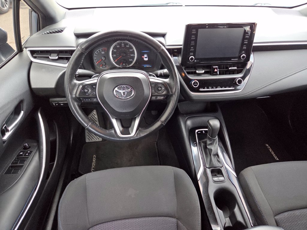 Used 2022  Toyota SE image 17