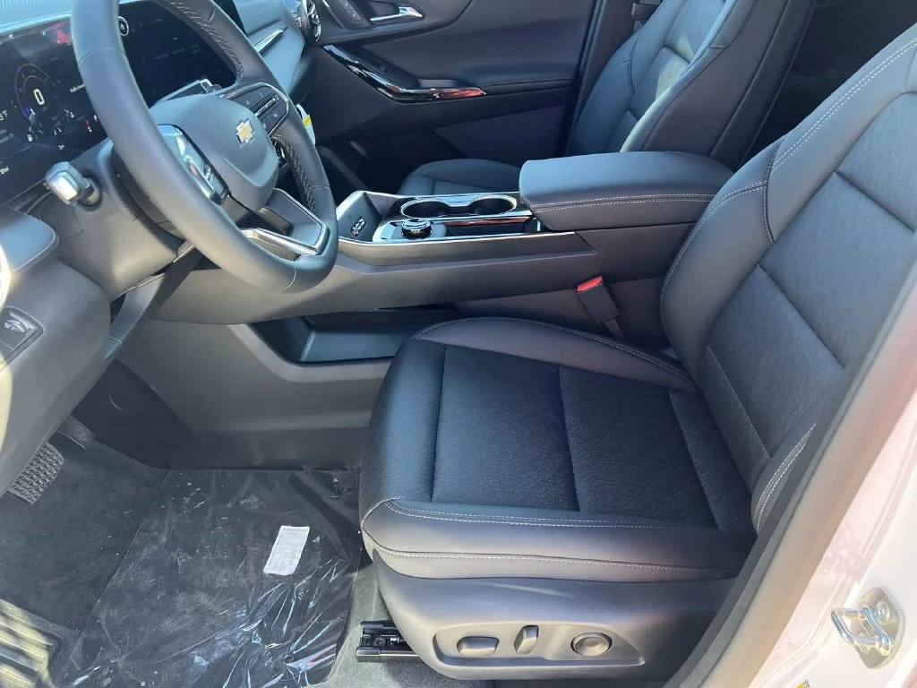 2027 Chevrolet Equinox LT - Photo 13