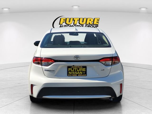 Used 2022 White Toyota LE image 8