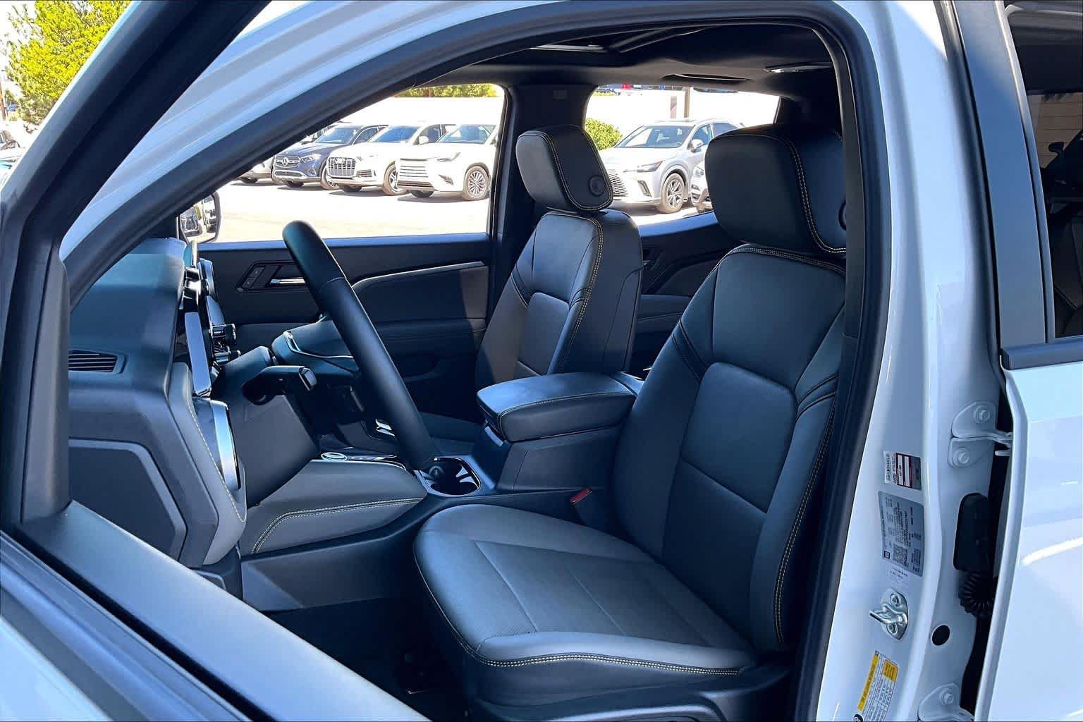 2025 Chevrolet Colorado ZR2 - Photo 8