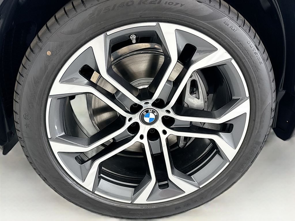New 2026 White Metallic BMW sDrive40i image 29