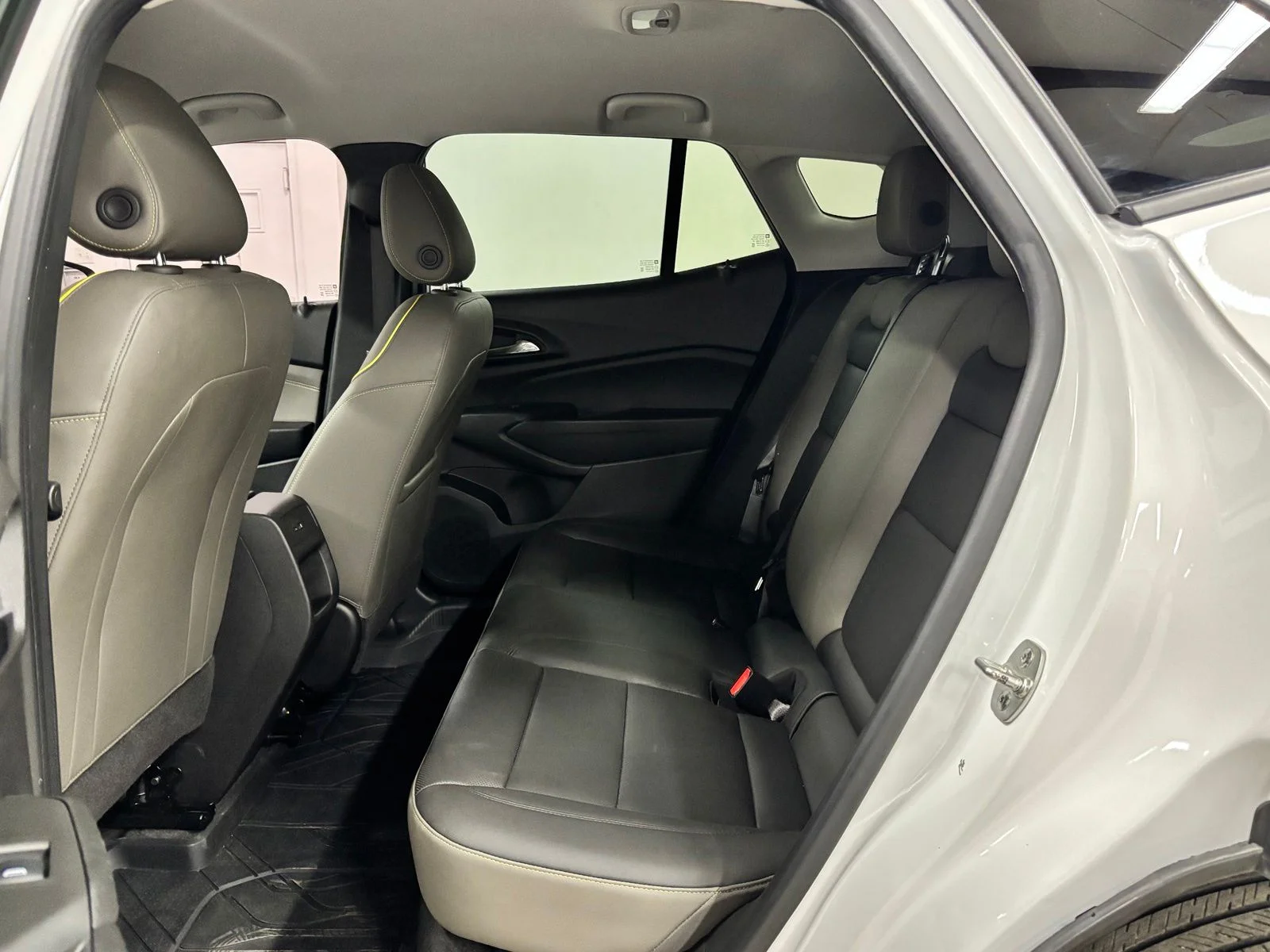 Used 2025 White Chevrolet ACTIV image 20