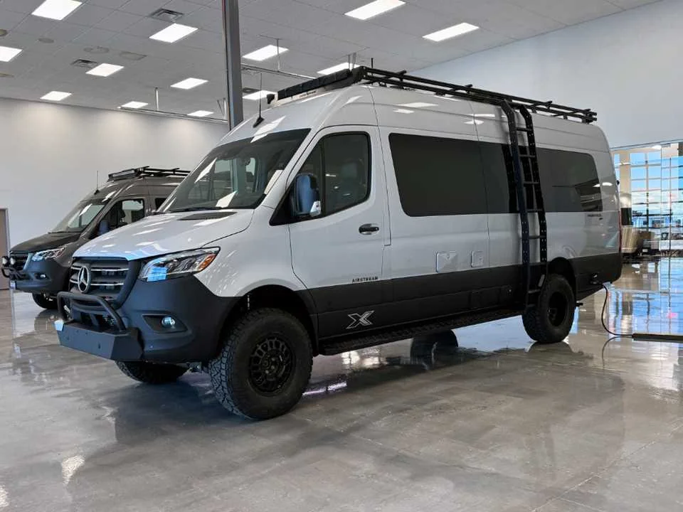 Used 2024 SILVER AIRSTREAM  image 12